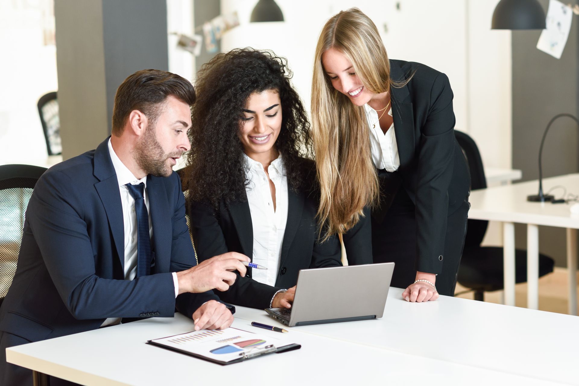 SharePoint jako Document Management System (DMS): Klíč k efektivní správě dokumentů v CRM